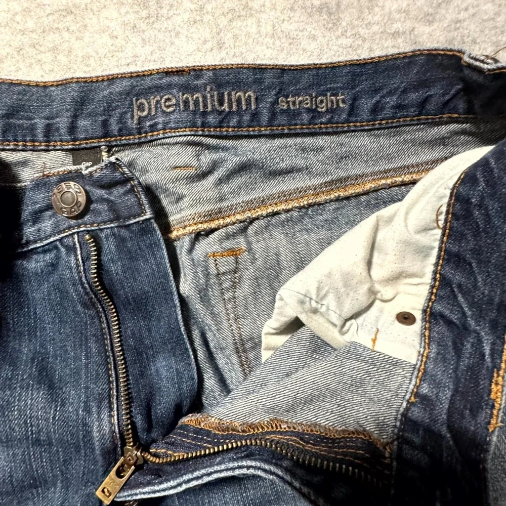 Gap Women's Size 36x30 Short Straight Leg Lightwash Jeans